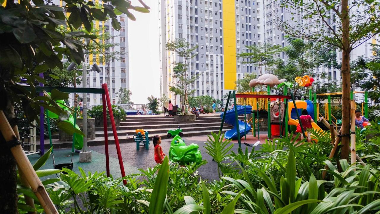 Simply Minimalist 2Br The Springlake Summarecon Apartment By Travelio Bekasi Exterior photo